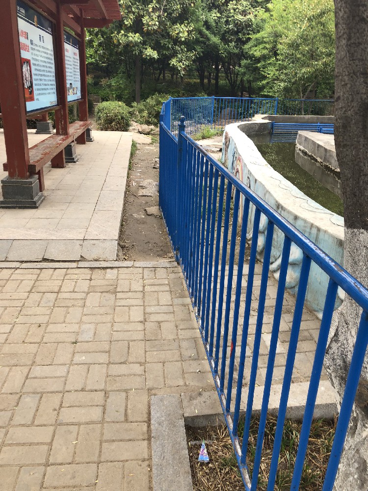 欄桿刷新維護新選擇：醇酸工業(yè)高光磁漆的卓越表現