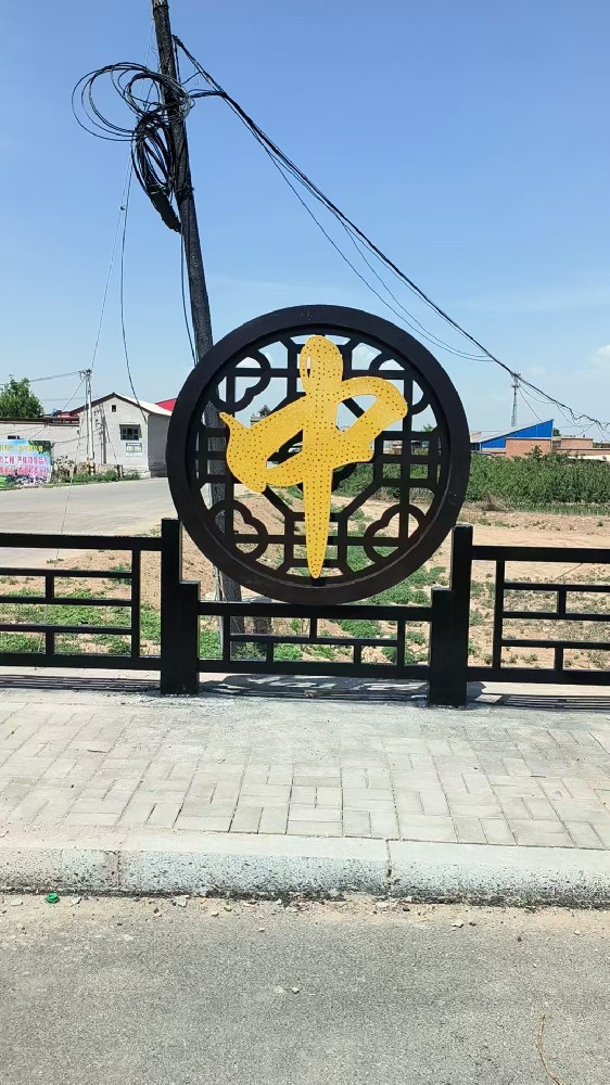 金屬護(hù)欄煥新生：晨虹醇酸專用汽車漆，守護(hù)安全與美觀