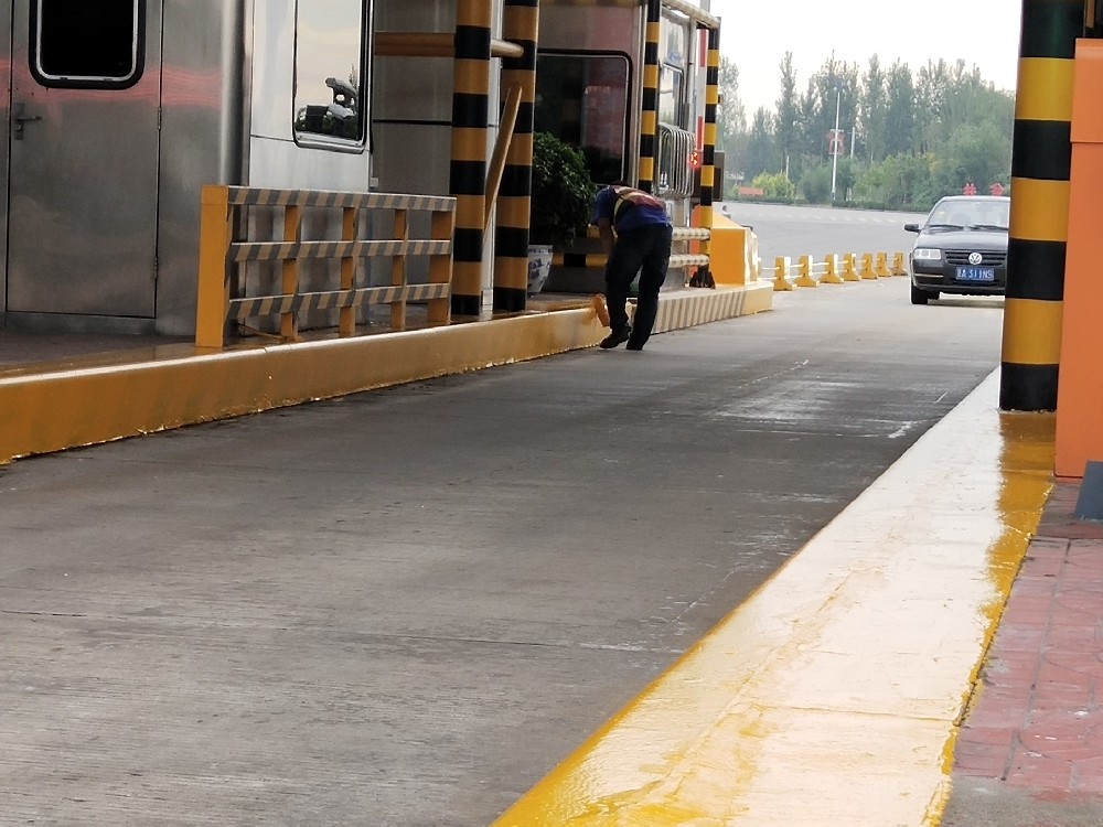 高速公路護(hù)欄煥新顏：晨虹醇酸改裝汽車漆，守護(hù)道路安全的色彩衛(wèi)士
